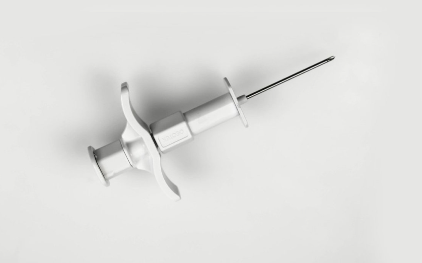 BONE MARROW ASPIRATION NEEDLE